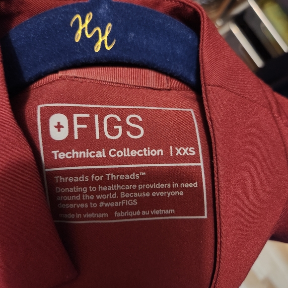 XXS Figs Inala Slim Scrub Top, burgundy - Picture 11 of 11